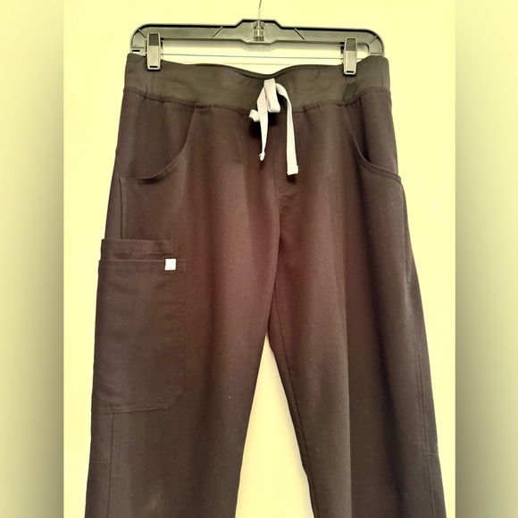 FIGS Black Kade Cargo Scrub Pants size small - Picture 4 of 6